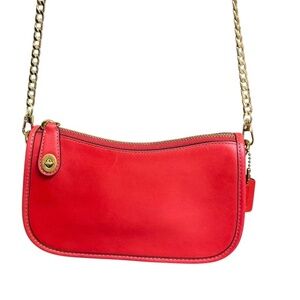 Coach c3931 swinger 20 bag in pink leather